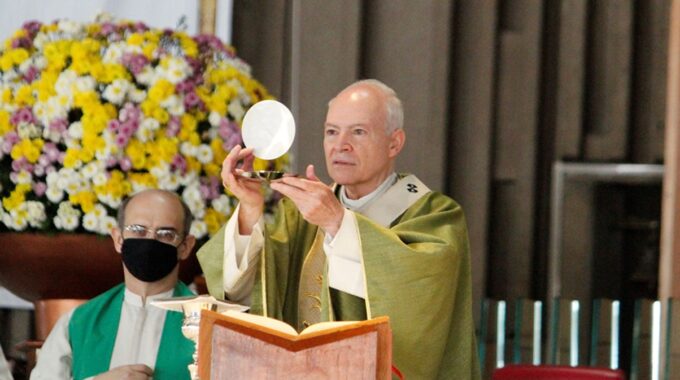El Arzobispo Carlos Aguiar Preside La Misa Dominical. Foto: Basílica De Guadalupe/Cortesía