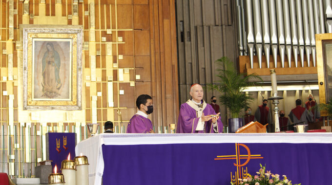 El Arzobispo Primado De México Carlos Aguiar Preside La Misa Dominical. Foto: Basílica De Guadalupe/Cortesía.