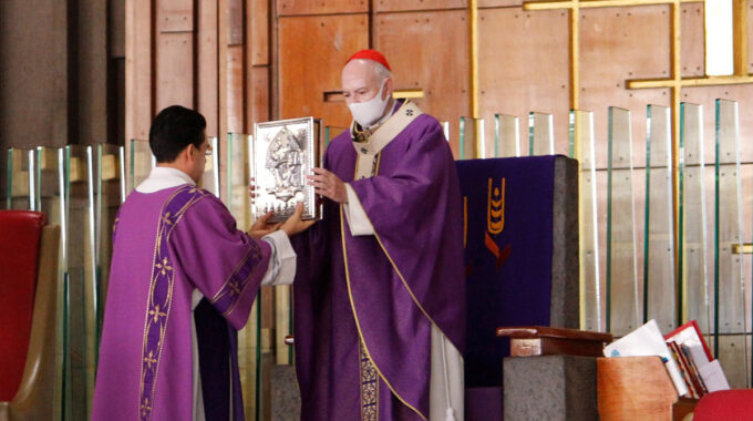 El Arzobispo Carlos Aguiar Preside La Misa Dominical. Foto: Basílica De Guadalupe.