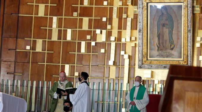 El Arzobispo Carlos Aguiar Retes Preside La Misa Dominical. Foto: Basílica De Guadalupe/Cortesía.