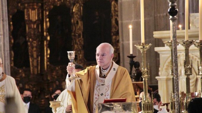 El Cardenal Carlos Aguiar Retes En La Misa De La Cena Del Señor, En Jueves Santo 2021.