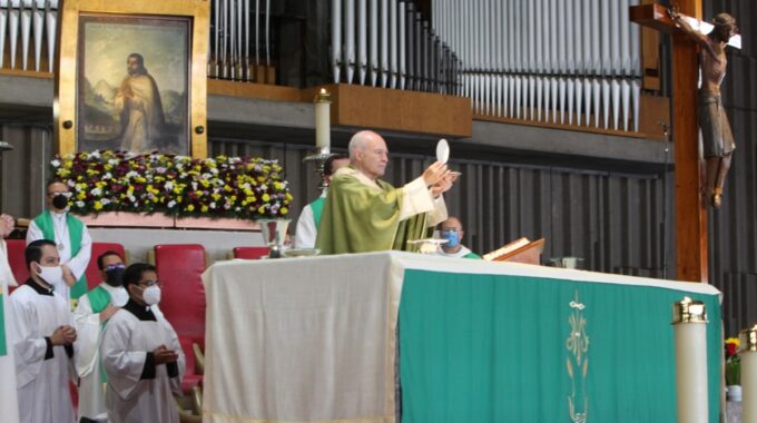 El Cardenal Carlos Aguiar Retes, Arzobispo Primado De México, Preside La Misa Del Domingo En La Basílica De Guadalupe. Foto: INBG/Cortesía.